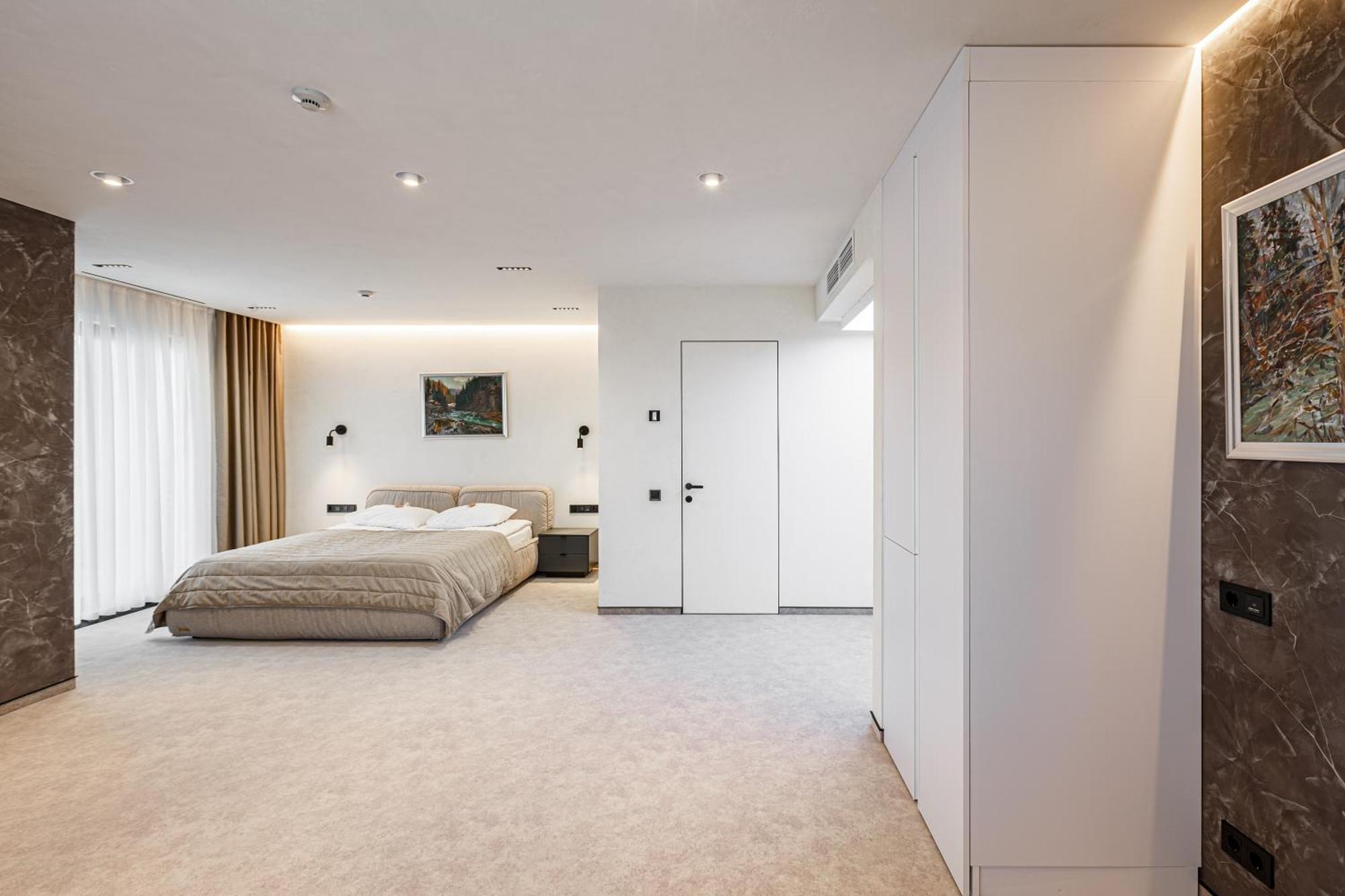 Hotel Hvoya & 3*