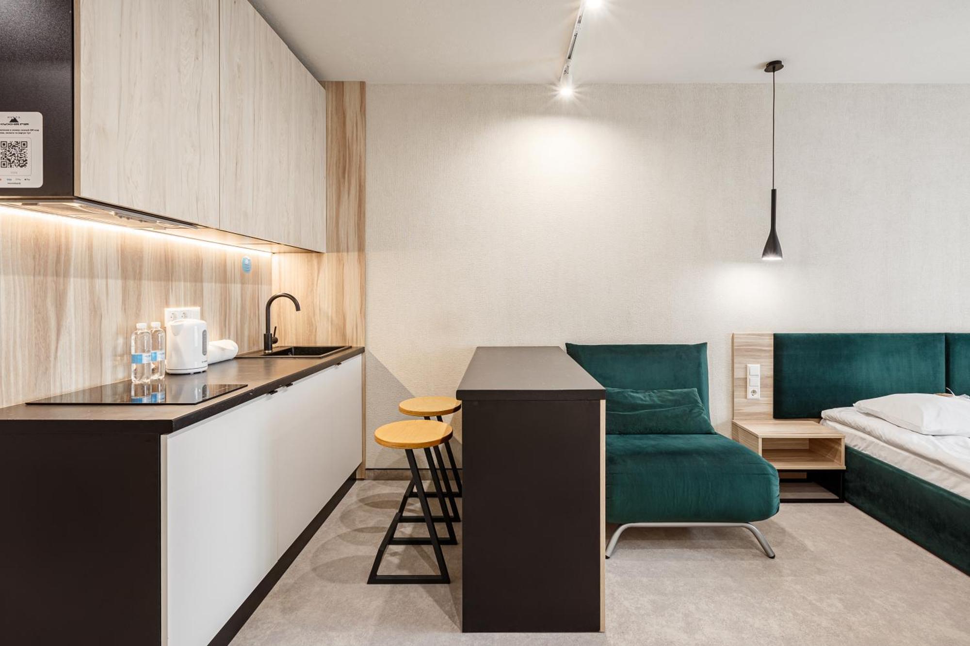 Hotel Hvoya & 3*